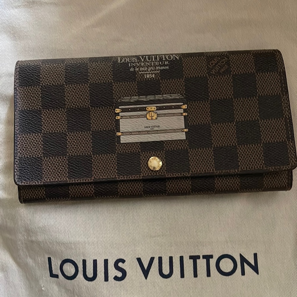 2013 Louis Vuitton Damier Ebene Sarah Trunks and Bags Print Wallet